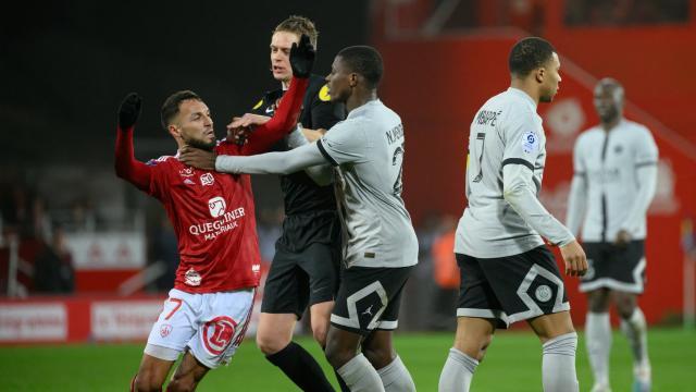 Brest-PSG-Belkebla-retenu-par-Mendes-apres-son-accrochage-avec-Mbappe-1595324.jpg