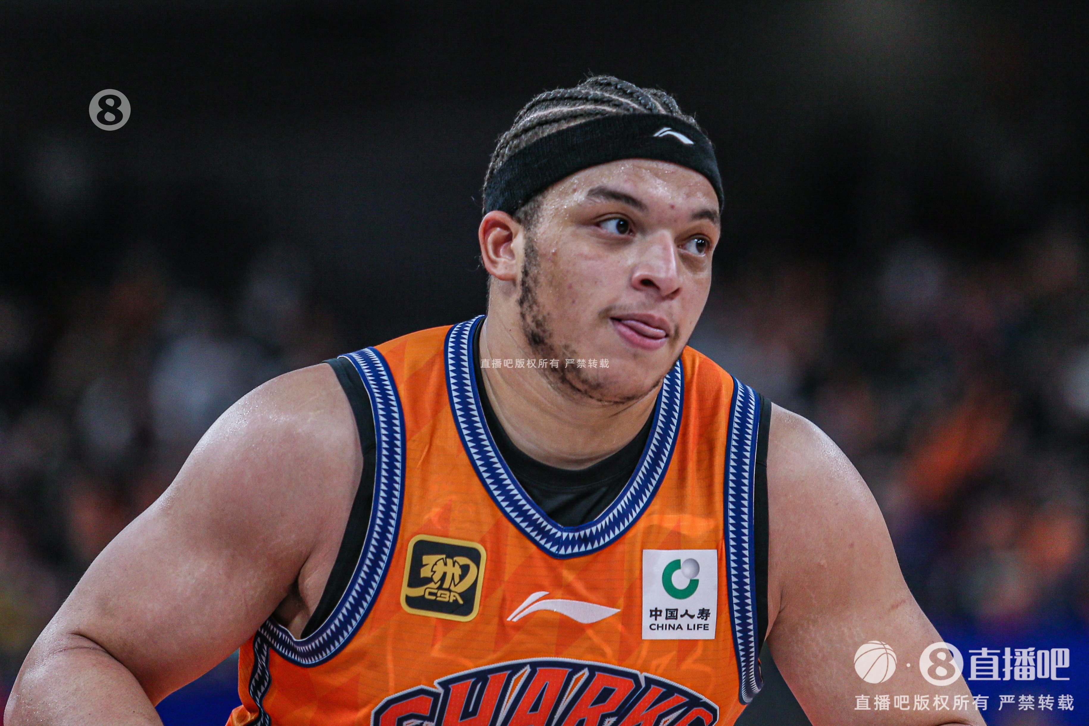 开云娱乐-无所不能！洛夫顿19中12砍下31分7板11助 正负值+21最高