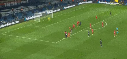 开云体育-打破僵局！杜埃一记落叶球破门得分，巴黎1-0利物浦